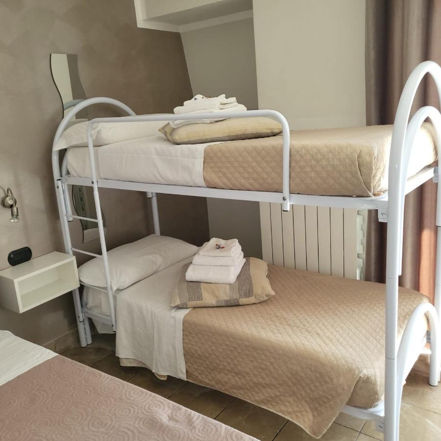 Rainbow Sweet Rooms Вальмонтоне Экстерьер фото