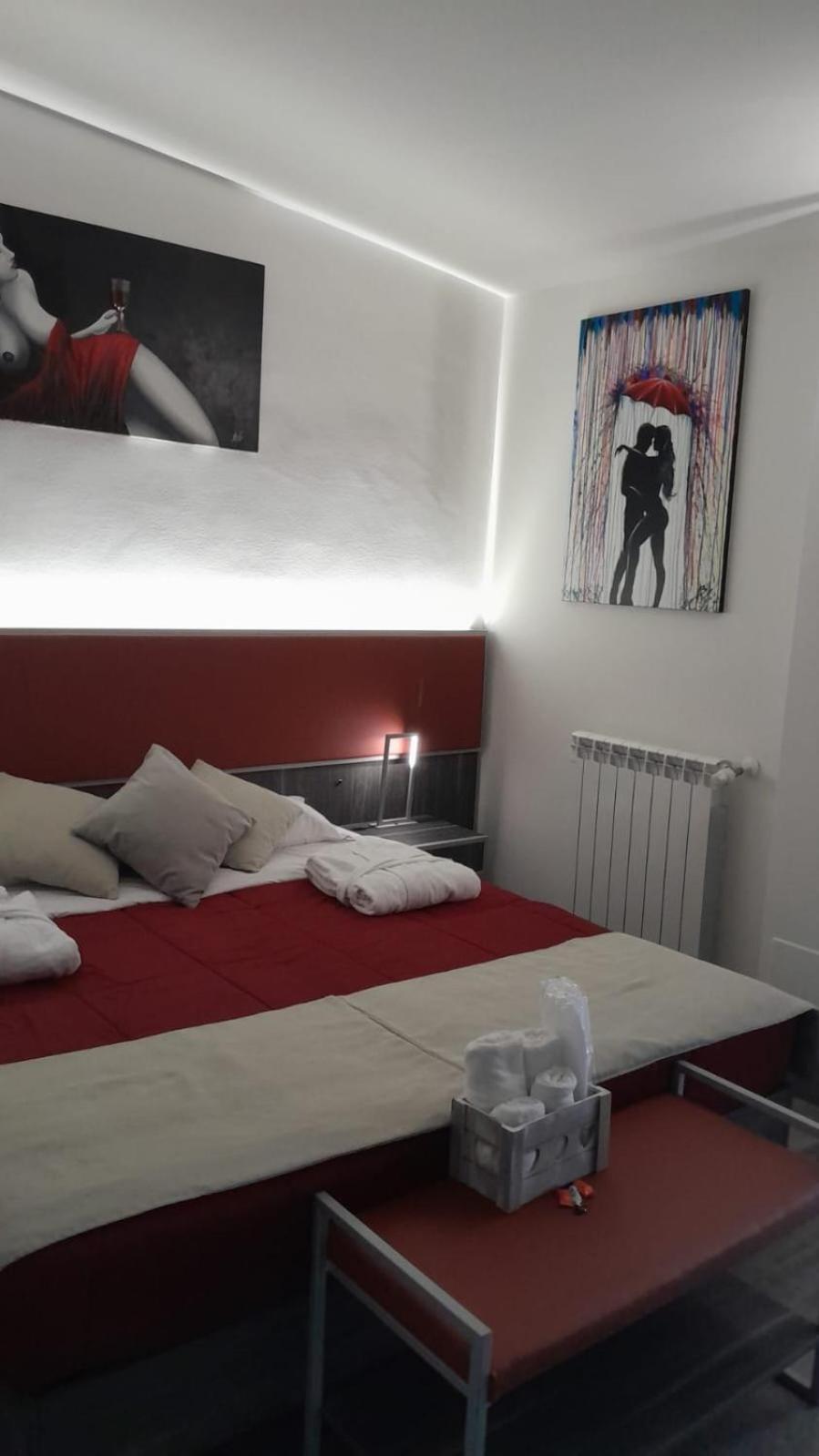 Rainbow Sweet Rooms Вальмонтоне Номер фото